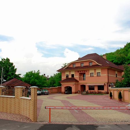Magnat Mukacheve Exterior foto