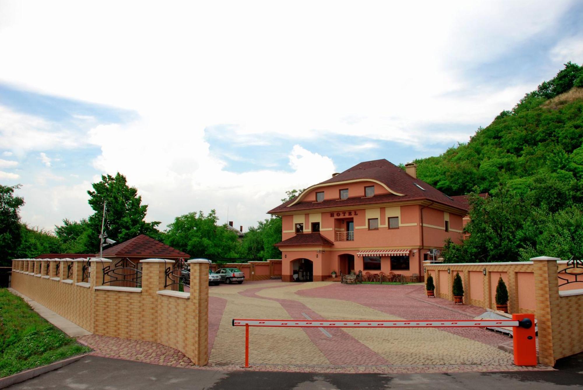 Magnat Mukacheve Exterior foto
